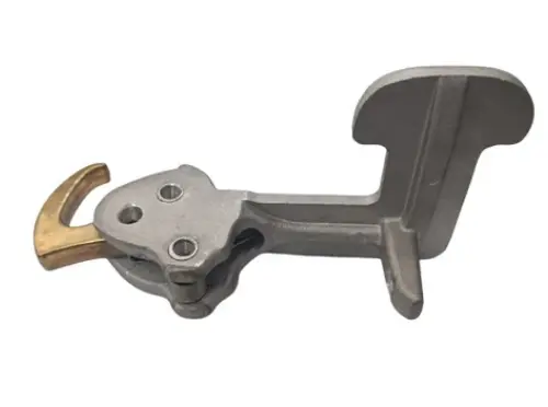 BRAZO DE ACOPLE DE LA TAPA DE VISITA